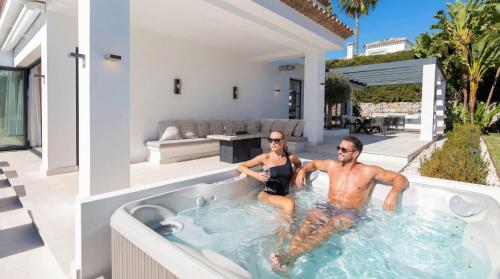 VACATION MARBELLA I Villa Lina, Golf Valley, Private Heated Pool, Jacuzzi, Gated Community, Close to Puerto Banus