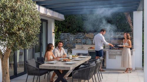 VACATION MARBELLA I Villa Lina, Golf Valley, Private Heated Pool, Jacuzzi, Gated Community, Close to Puerto Banus