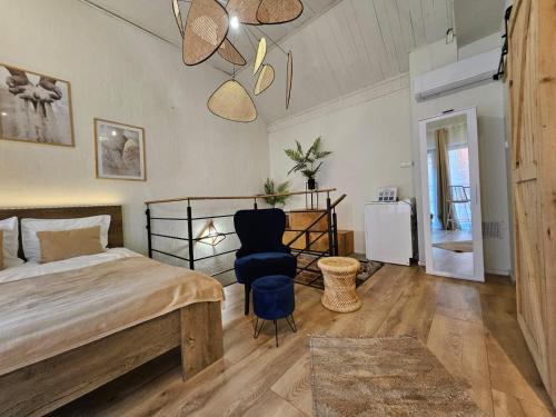 a bedroom with a bed and a chair in it at Apartamenty Prosta & Podmurna z klimatyzacją in Toruń