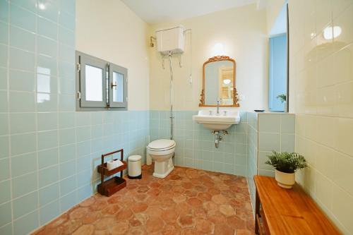 Vonios kambarys apgyvendinimo įstaigoje Retro House Hydra