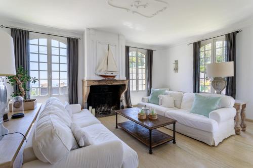 Villa exclusive au sommet de Cannes, 8 chambres, double piscine, vue sur la mer