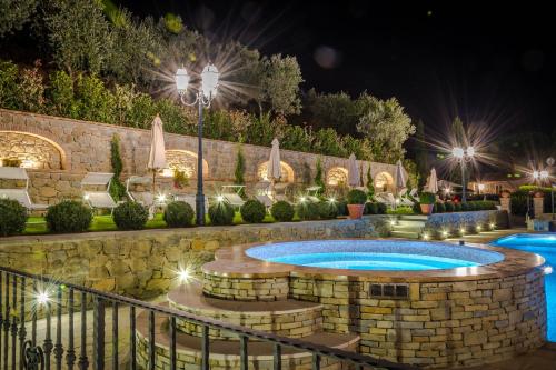 Borgo dei Gigliの敷地内または近くにあるプール