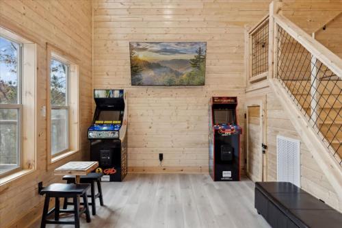 Green & Black Bear Cabins By Beyond Expectations photo 5