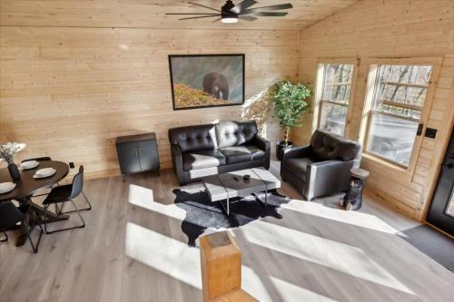 Green & Black Bear Cabins By Beyond Expectations photo 7