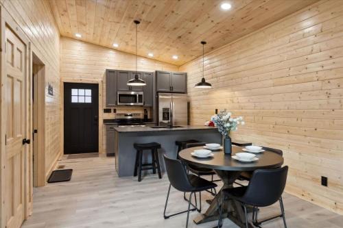 Green & Black Bear Cabins By Beyond Expectations photo 13