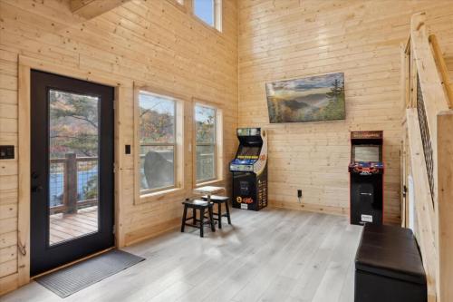 Green & Black Bear Cabins By Beyond Expectations photo 9