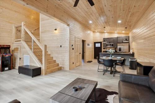 Green & Black Bear Cabins By Beyond Expectations photo 15