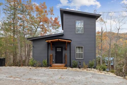 Green & Black Bear Cabins By Beyond Expectations photo 6