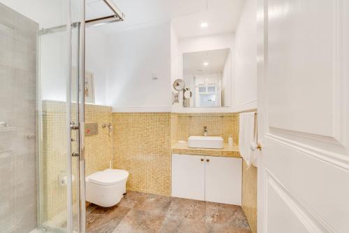 Cascais centre, beautiful 85m2 apartment, T2 with patio, ground floor no step