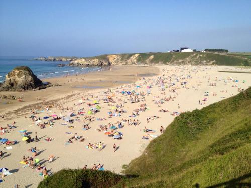 a group of people on a beach near the ocean at Aldea Rural y Gastro Restaurante Casona de Labrada in Labrada