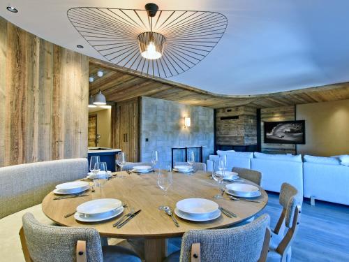 Appartement skis aux pieds, cheminée, conciergerie 5* - FR-1-613-37