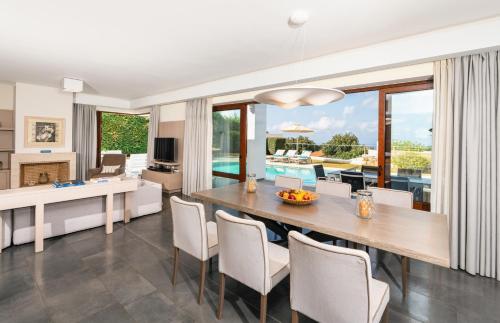 White Oak Tree Villa