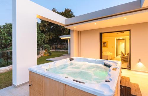 Billede fra billedgalleriet på White Oak Tree Villa i Rethimno