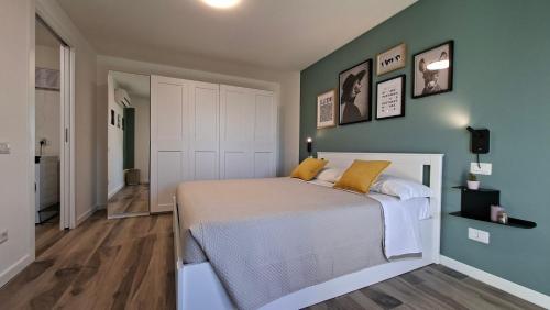 Bright apartment with terrace and free parking
