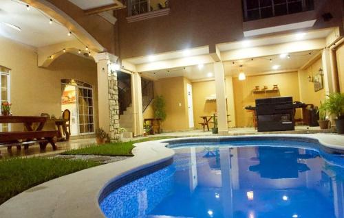 Villa Privada con Piscina, Area Social y Barbacoa!