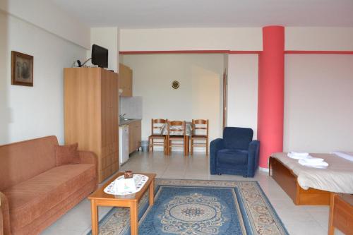 Khu vực ghế ngồi tại Porto Lagos Rooms