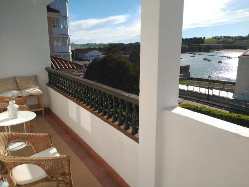 Casa con aparcamiento jardín y vistas a las bahia