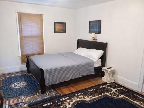 a bedroom with a bed in a room at Altgeld House in South Bend