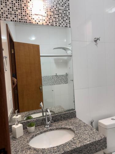 a bathroom with a sink and a toilet at Casa da Glória 1 in Diamantina