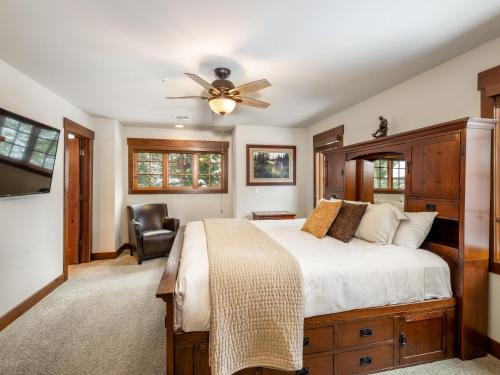 a bedroom with a bed and a ceiling fan at Family Home, Hot Tub, Suncadia Pool Access in Cle Elum