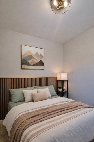 a bedroom with a large bed with a ceiling at Jefferson - 20 mins to Manhattan, NYC in West New York