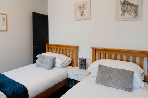 Charming Victorian Terrace near City with Free Parking photo 20