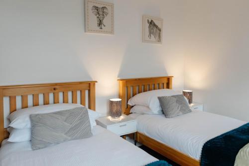 Charming Victorian Terrace near City with Free Parking photo 23