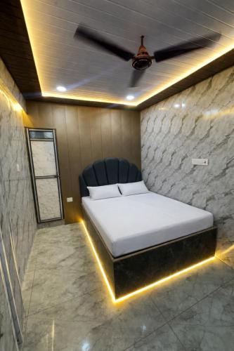 a bedroom with a bed in a room at Lari Guest House in Gorakhpur