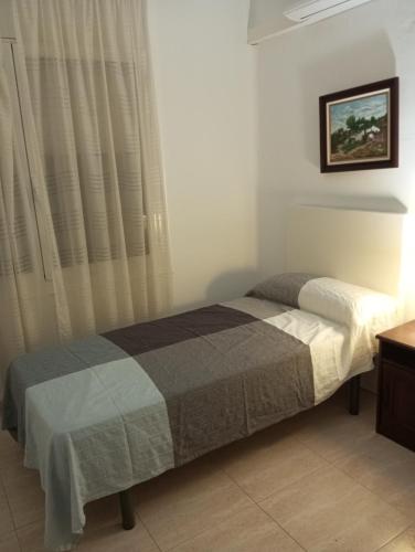a bedroom with a bed in a room at Un lugar tranquilo y relajado en Pedrasanta in La Salud
