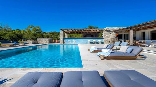 Apostasia villa in Mikonos with pool 8 guests