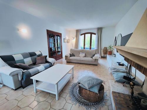 Chic & Spacious Urban Oasis