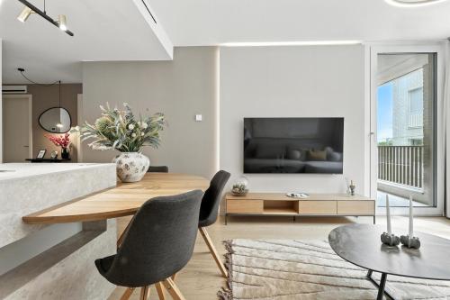 Foto Castle-side Luxury Residence on Danube River bank,Free Parking 5