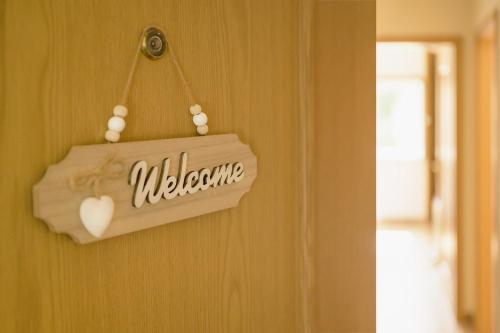 a sign that says welcome hanging on a wall at Blue Horizon Apartment - Costa Alentejana in Santiago do Cacém