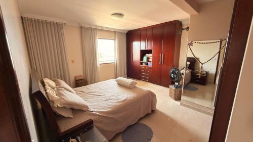 a bedroom with a bed in a room at Sobrado de lazer rita in Aparecida de Goiânia
