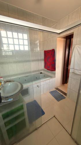 a bathroom with a tub and a red towel at Sobrado de lazer rita in Aparecida de Goiânia