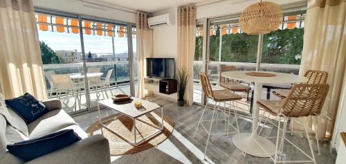 Beautiful 2-bedroom apartment with sea view in Antibes