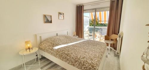 Beautiful 2-bedroom apartment with sea view in Antibes