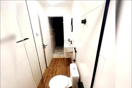 a bathroom with a toilet and a sink at Charlotte Beach Inn in Mangaratiba