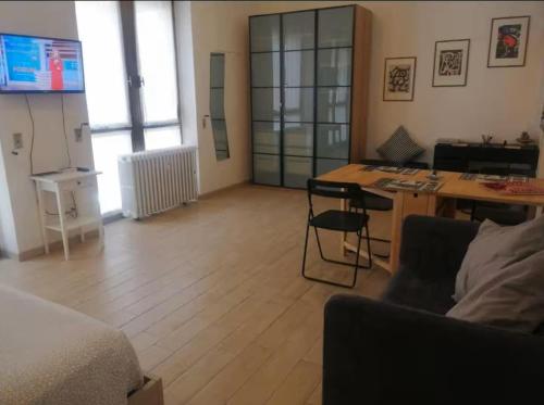 Bright Open Space in the MM1 Pasteur Area P6