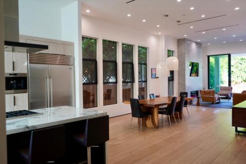 a kitchen and dining room with a table and chairs at The Hollywood House in Los Angeles