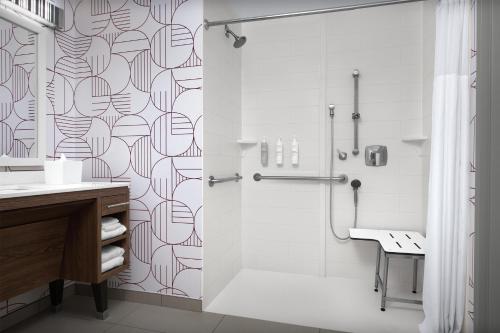 a bathroom with a shower and a shower curtain at Home2 Suites by Hilton Arundel Mills BWI Airport in Hanover