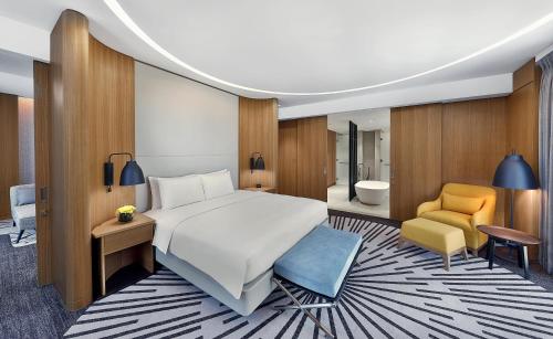 DoubleTree by Hilton Dubai - Business Bay — Room