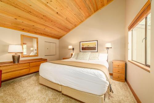 a bedroom with a large bed and a wooden ceiling at Lodge Condo 021 in Black Butte Ranch