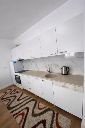 Foto de la galeria de Apartment B a Pristina