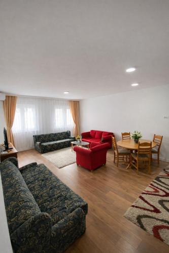 Foto de la galeria de Apartment B a Pristina