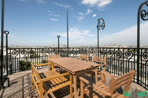 WeHost - Studio with Eiffel Tower view in heart of 7e arrondissement