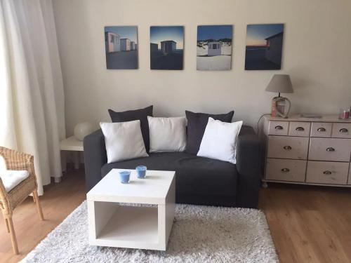 a living room with a couch and a coffee table at Kleine Auszeit in Garding
