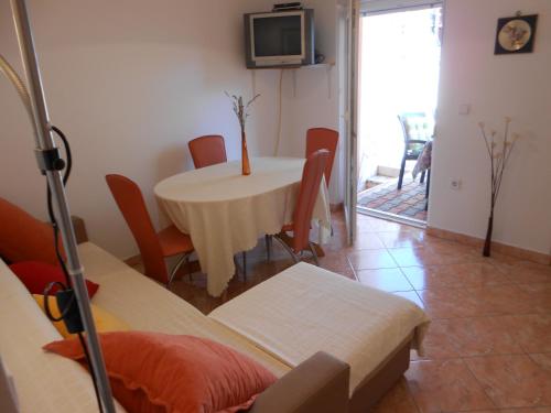 Apartments with parking space Mavarstica, Ciovo - 11208