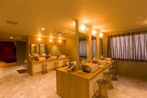 a bathroom with four sinks and a row of mirrors at Ikebukuro Royal Hotel in Tokyo