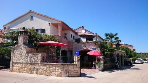 Apartments with parking space Rovinj - 24972